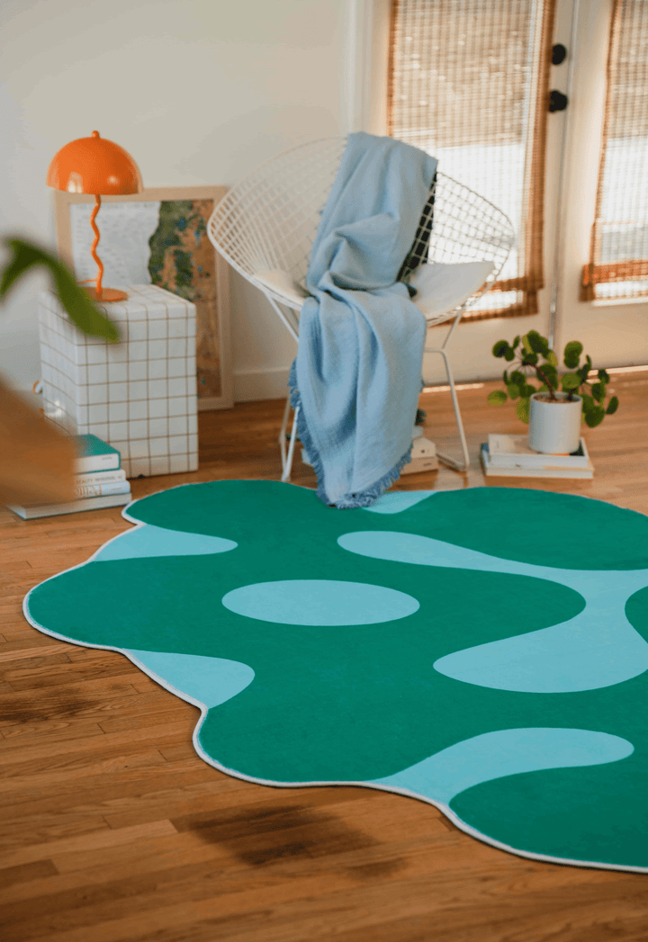 LanySpace Green Irregular Moss Design Rug, 5x7 in a corner