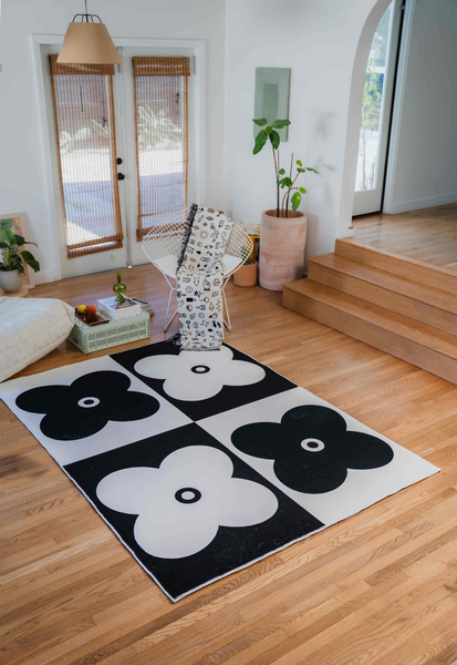 Black and White Four Leaf Clover Rug – Lany Space