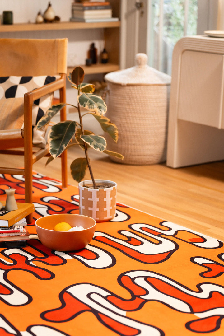 Squiggle Abstract Rug by Ariana Berman – Lany Space
