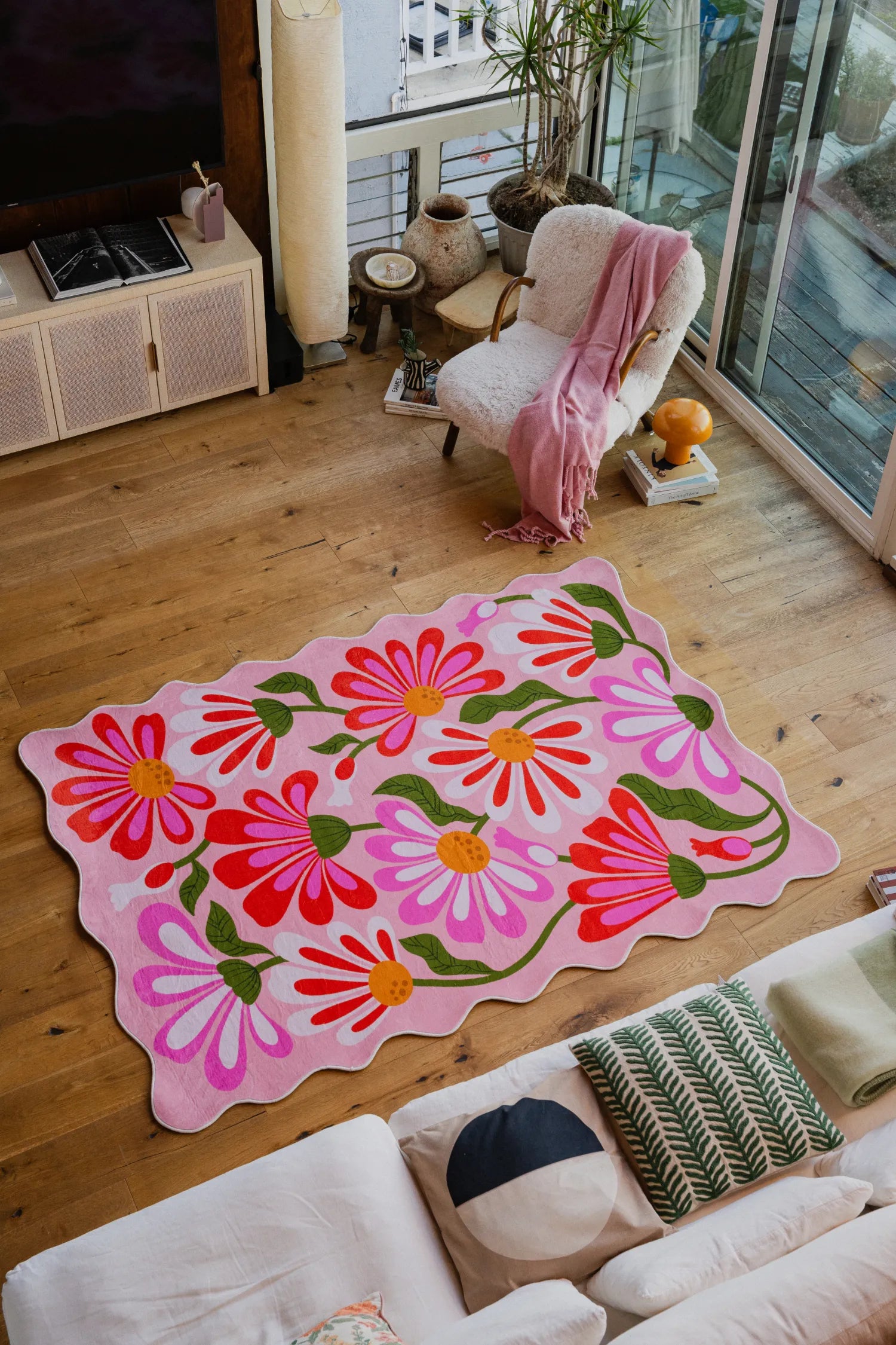 pink-base-pink-floral-wavy-rug